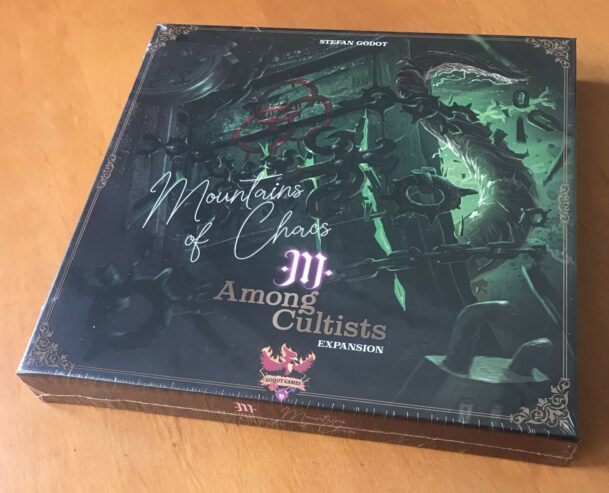 AMONG CULTISTS: MOUNTAINS OF CHAOS – KICKSTARTER Exclusive – NUOVO