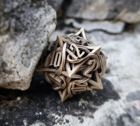 Dado D20 Artiginale in metallo bronzo Kickstarter – Ember Forge