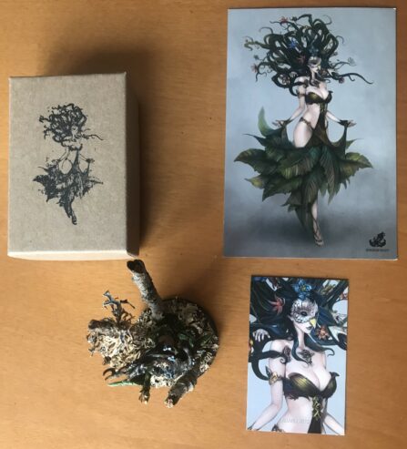 KINGDOM DEATH: MONSTER KDM FLOWER WITCH – ENCORE EDITION – DIPINTA e con ELEMENTI SCENICI