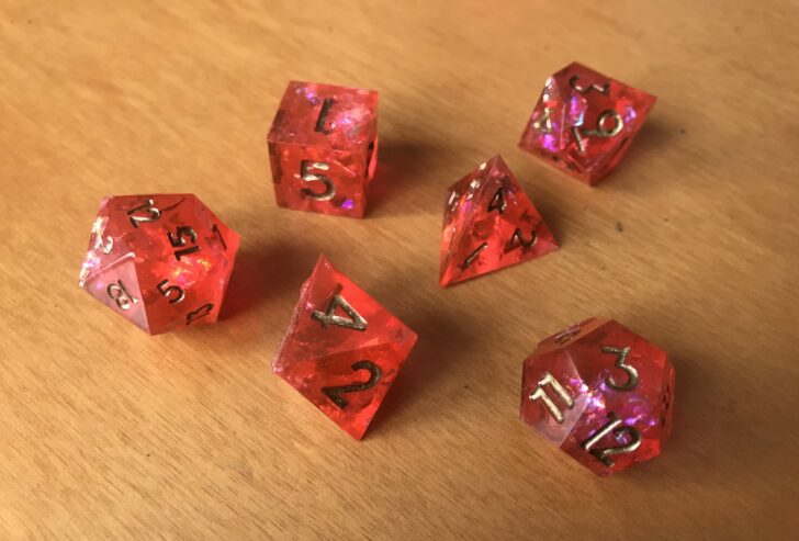 SET 6 DADI ARTIGIANALI ROSSO in RESINA + sacchetto gratis