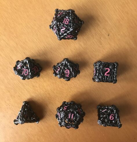 SET 7 DADI METALLICI NERO E ROSA Kickstarter + sacchetto in regalo