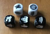 DUNGEON UNIVERSALIS CUSTOM DICE SET – Kickstarter KS – NUOVO