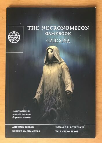 TRILOGIA LIBRI GAME DELUXE NECRONOMICON KADATH + CARCOSA + DAGON + EXTRA – Officina Meningi – 2023