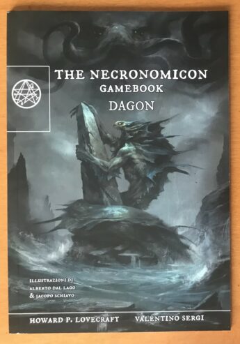 TRILOGIA LIBRI GAME DELUXE NECRONOMICON KADATH + CARCOSA + DAGON + EXTRA – Officina Meningi – 2023