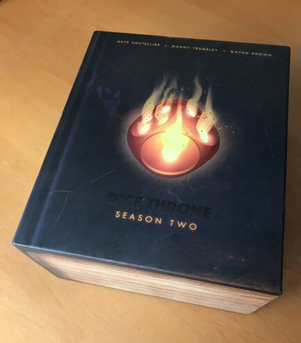 DICE THRONE SEASON TWO CHAMPION EDITION BATTLE CHEST + carte PROMO + carte imbustate