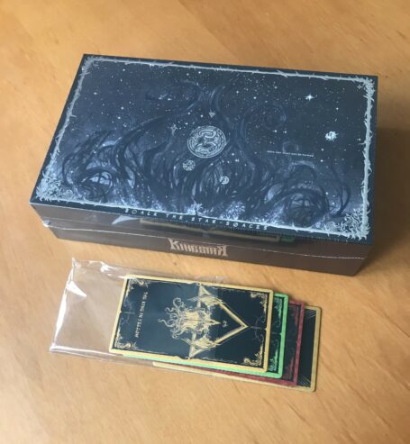 CTHULHU SERIES: THE KING IN YELLOW HYADES’ SHADE COLLECTOR’S BOX – KingStar – Carte da gioco – NUOVO SIGILLATO