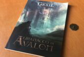 TAINTED GRAIL LA CADUTA DI AVALON: ALMANACCO + MONETA IN METALLO – Kickstarter